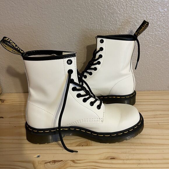 Women's Dr Martens 1460 Size 7 White Lace Up Boots Smooth Leather - Picture 3 of 8